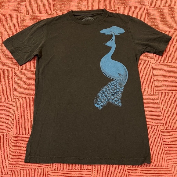 Arbor Tops - Arbor women’s small peacock graphic blue on gray Short Sleeve T-shirt